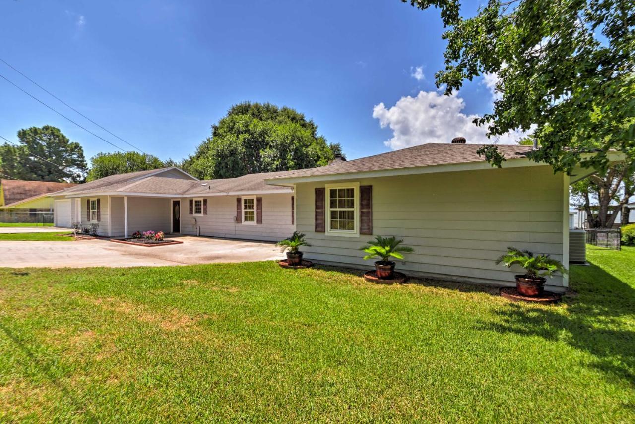 Lakefront Livingston Home With Dock, 1 Mi To Launch! Exterior photo