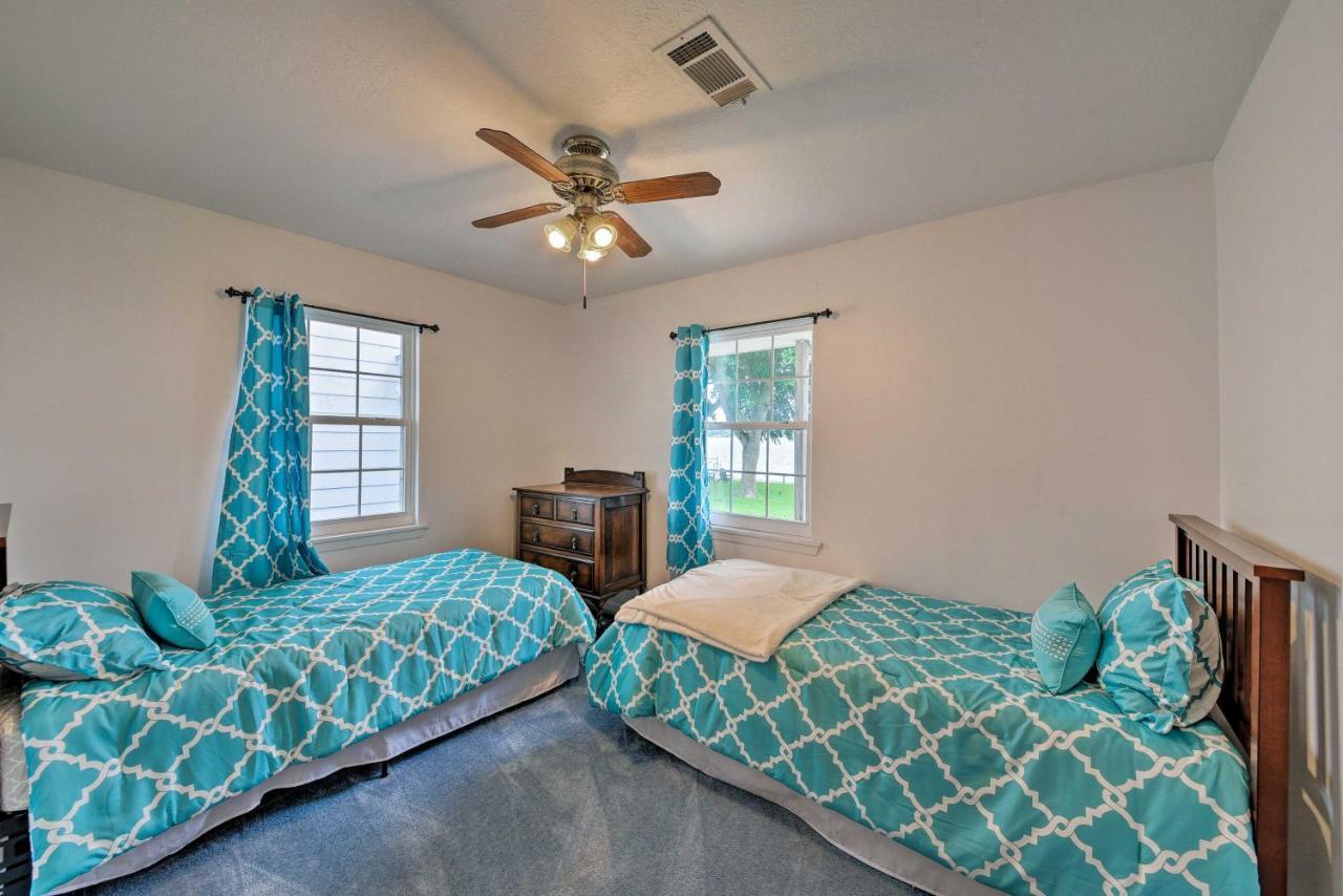 Lakefront Livingston Home With Dock, 1 Mi To Launch! Exterior photo