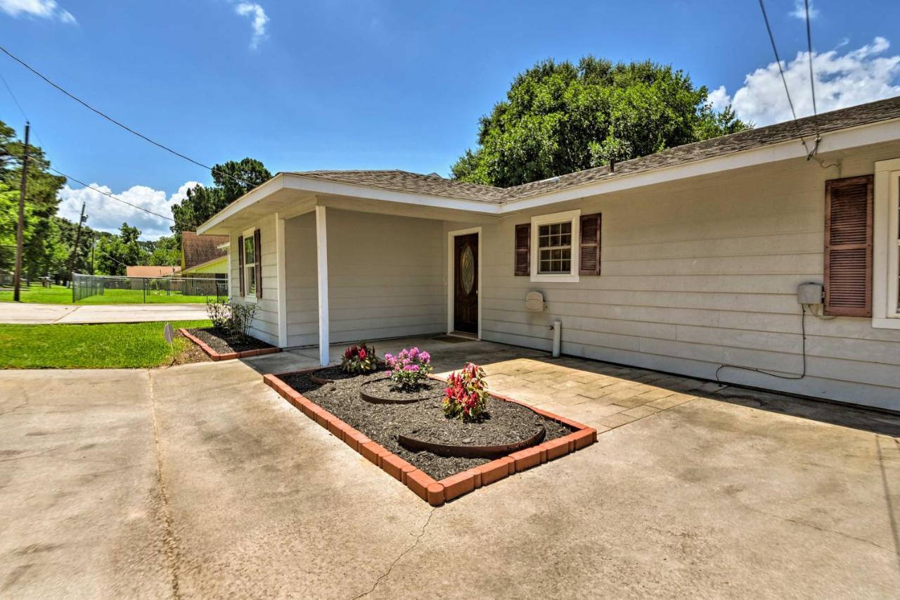 Lakefront Livingston Home With Dock, 1 Mi To Launch! Exterior photo