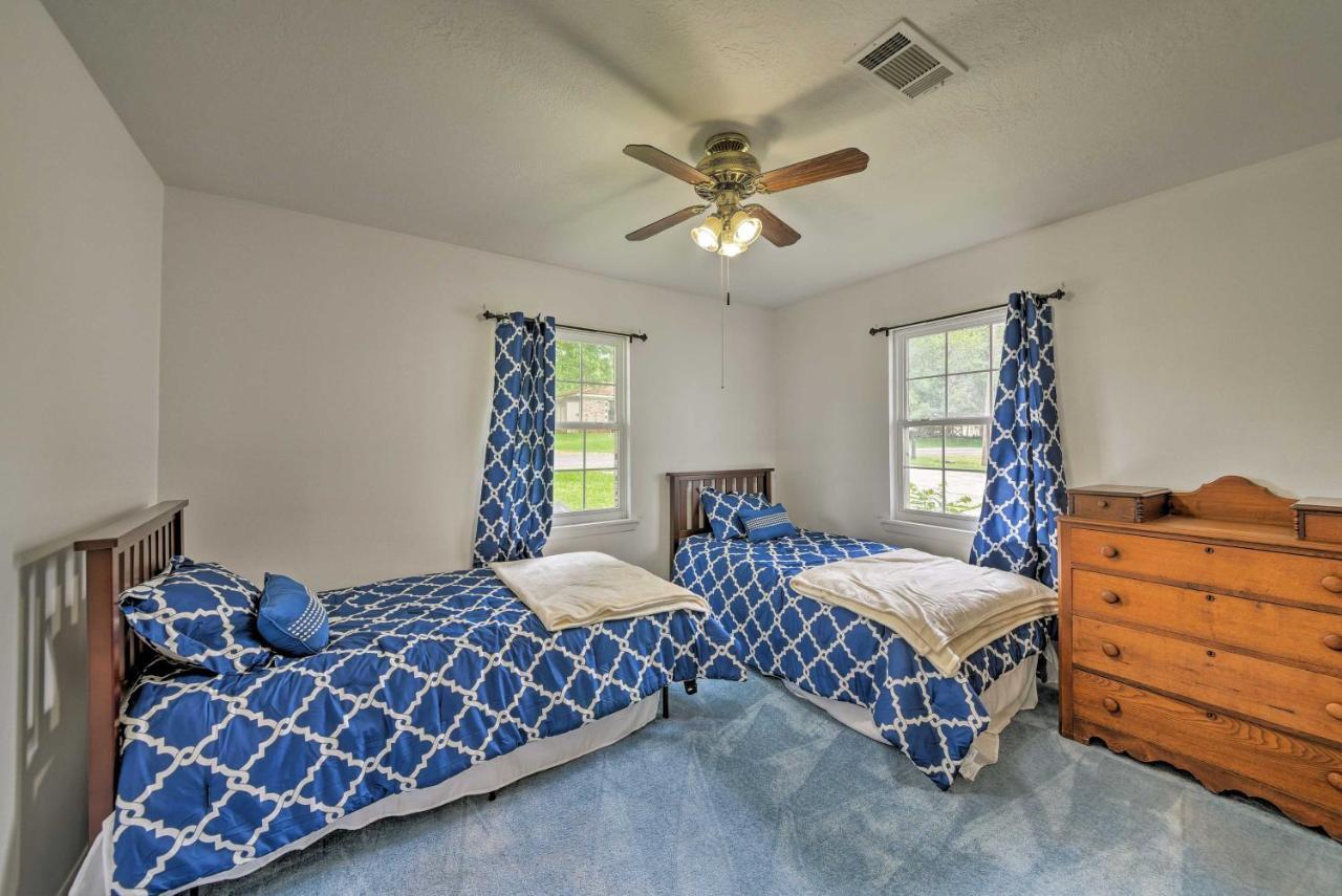 Lakefront Livingston Home With Dock, 1 Mi To Launch! Exterior photo