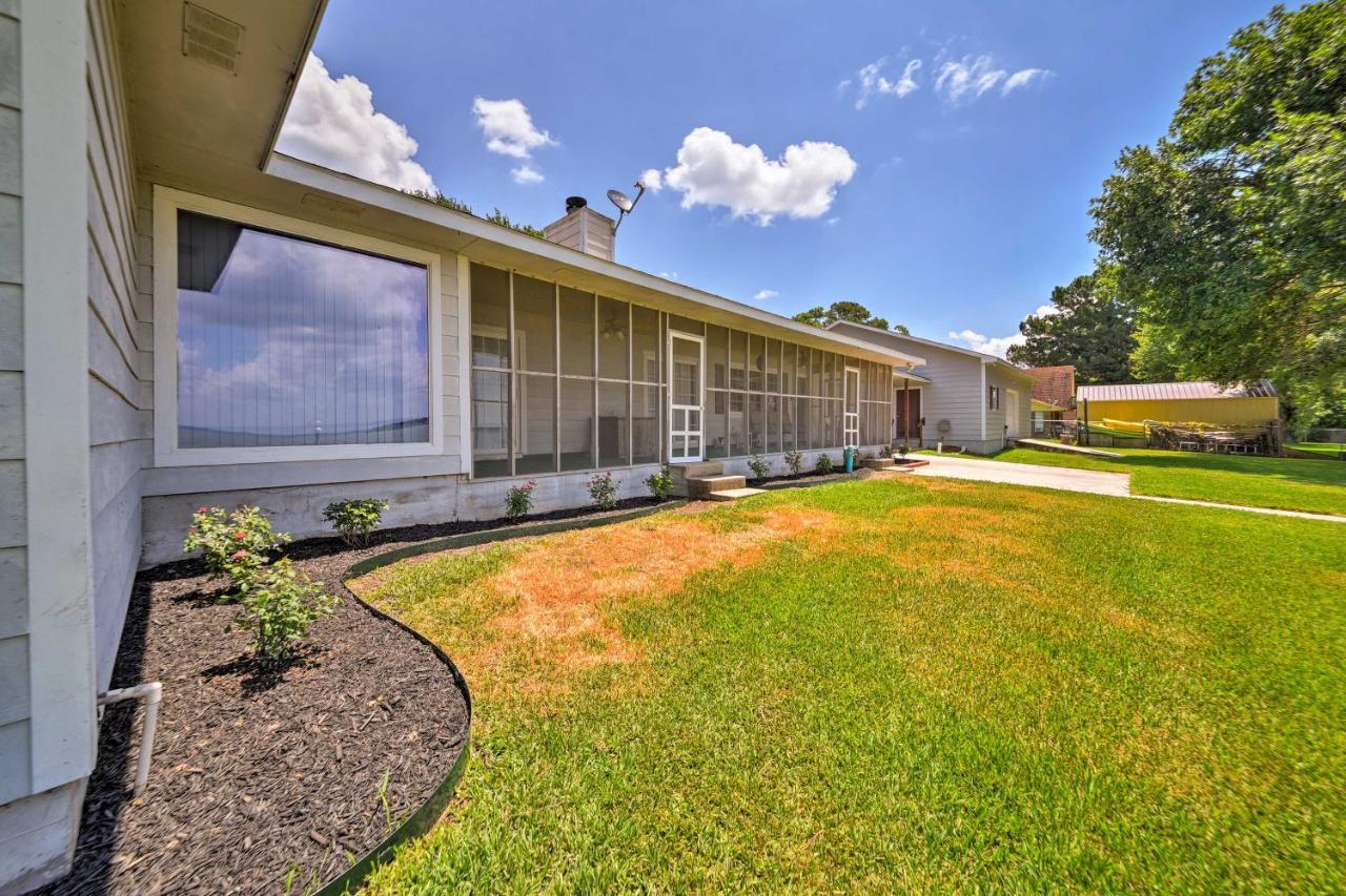 Lakefront Livingston Home With Dock, 1 Mi To Launch! Exterior photo